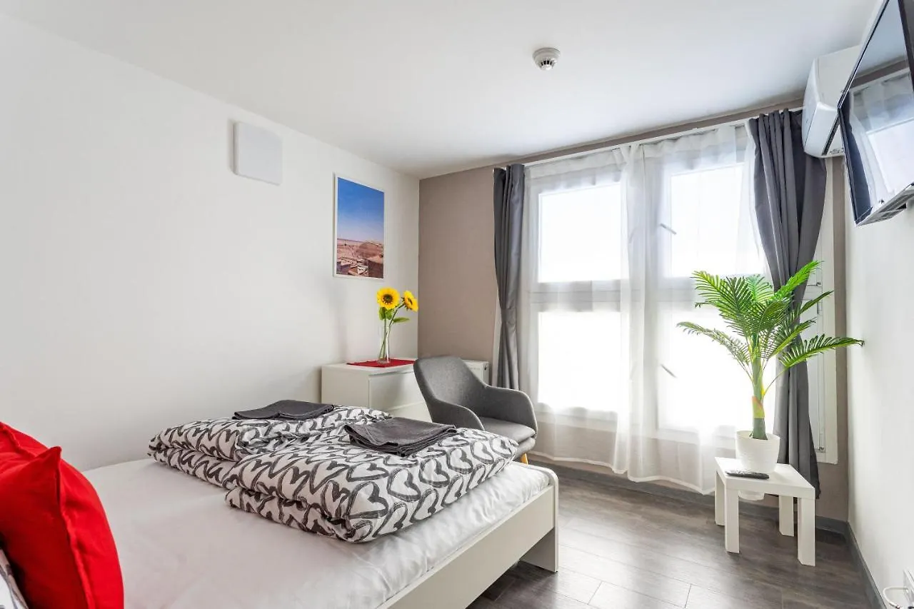 Rakoczi 4 Bedroom Centre Apartment Budapest