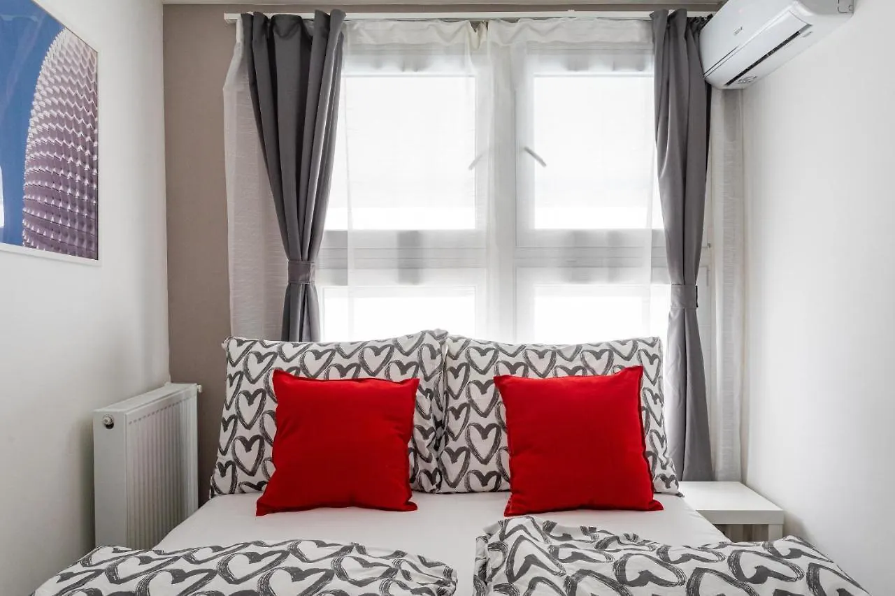 Rakoczi 4 Bedroom Centre Apartment Budapest Hungary