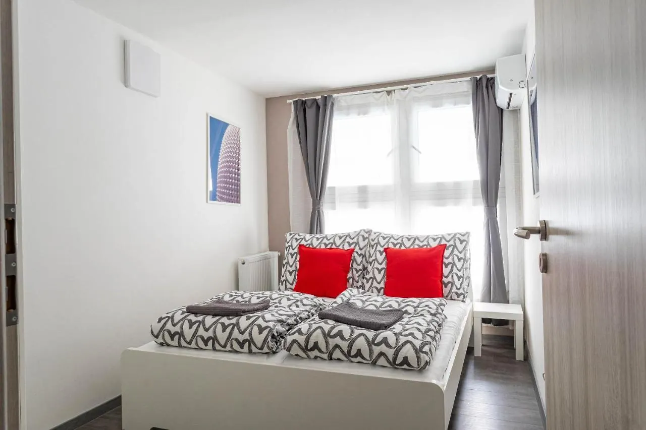 Rakoczi 4 Bedroom Centre Apartment Budapest