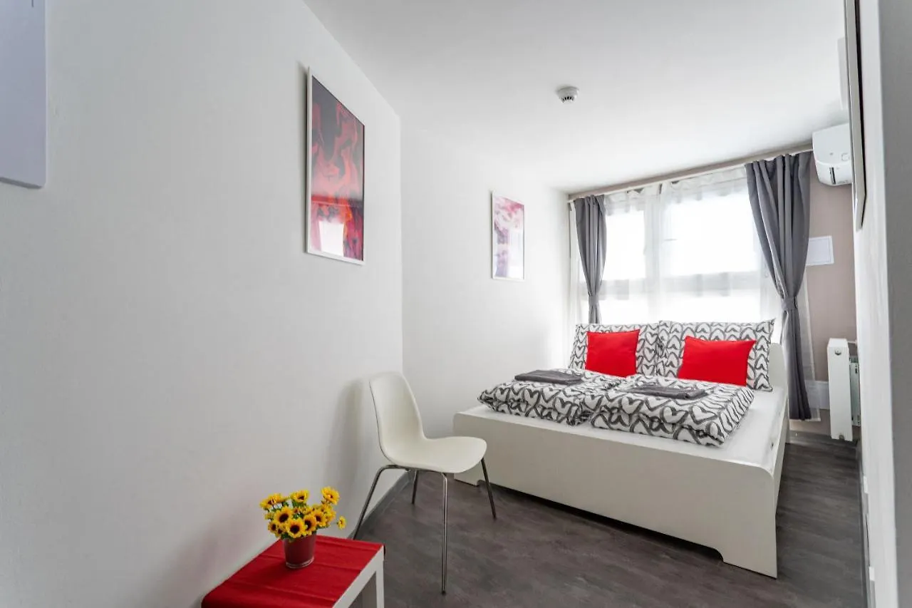Rakoczi 4 Bedroom Centre Apartment Budapest Hungary