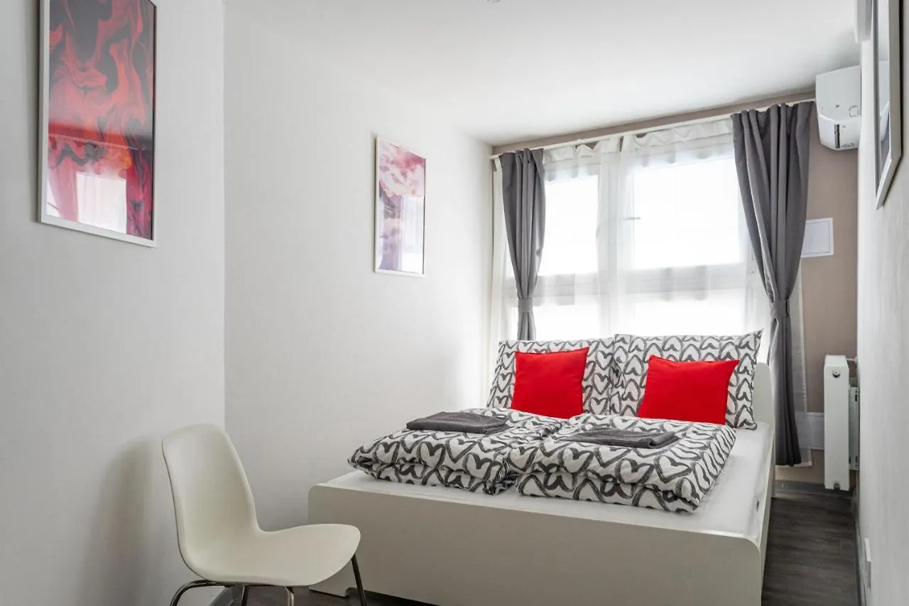 Rakoczi 4 Bedroom Centre Apartment Budapest Hungary